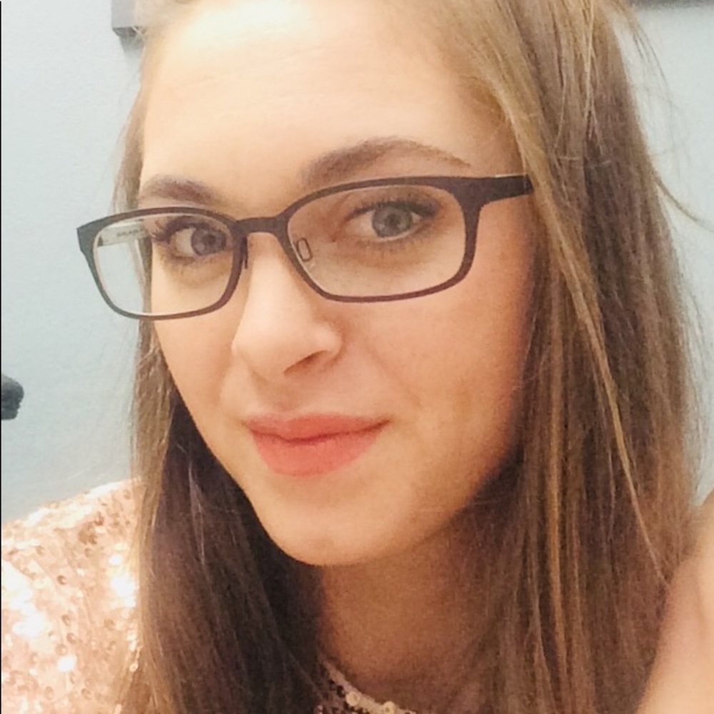 Meet your Posher, Kassandra